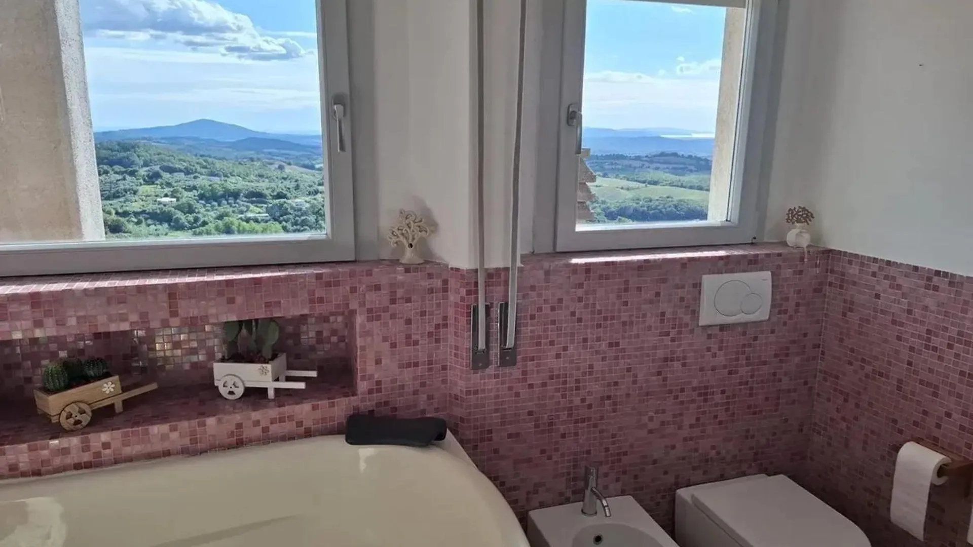 Spacious Apartment In Manciano With View